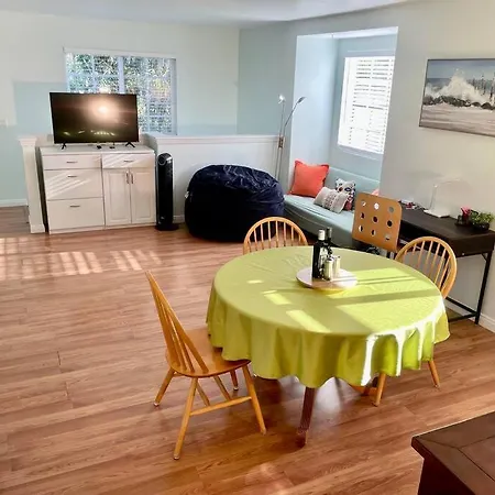 Santa Barbara Serenity Large 1-Bedroom Guest Apt.